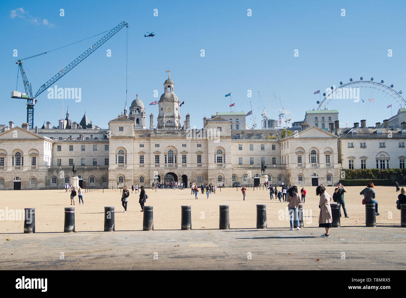 Londres, Royaume-Uni - Octobre 11, 2018, Horse Guards Parade à Londres au sol avec en arrière-plan le London Eye Banque D'Images