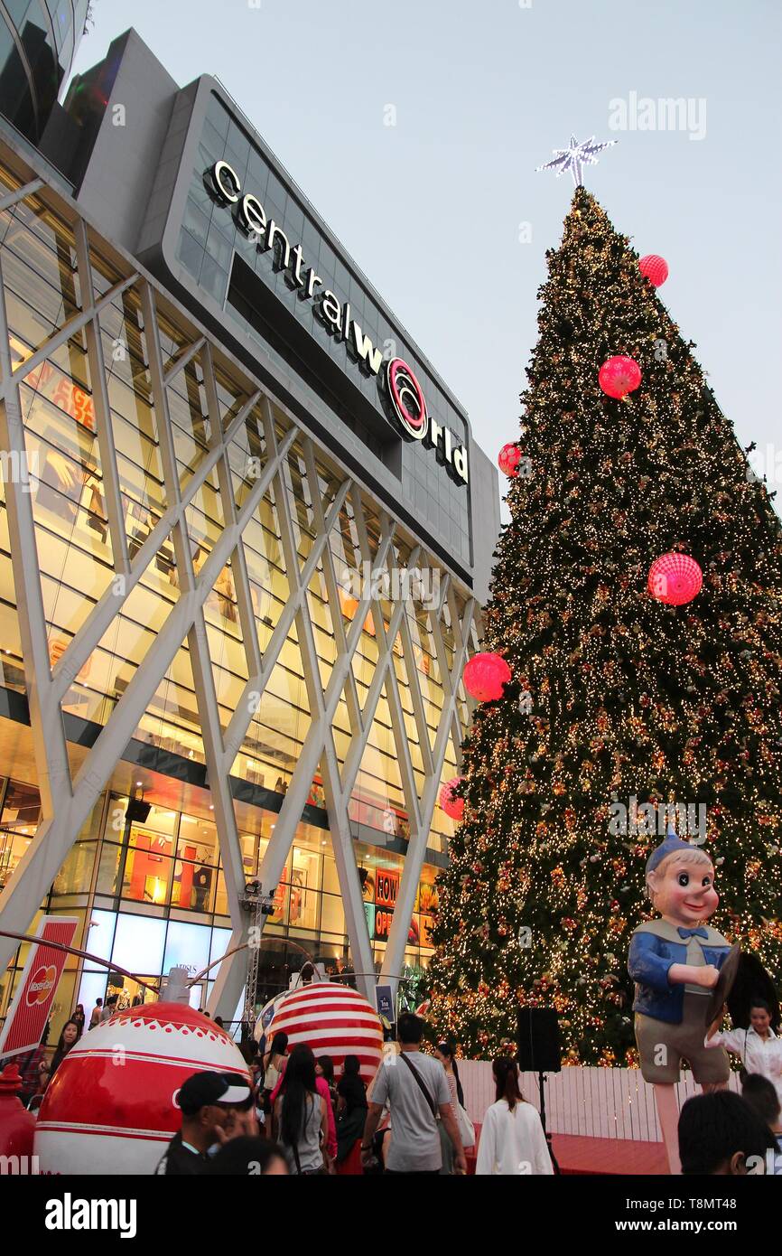 BANGKOK, THAÏLANDE - 24 décembre 2013 : centre commercial Central World de Bangkok. Avec plus de 2 millions de pieds carrés, c'est le 6e grand Banque D'Images