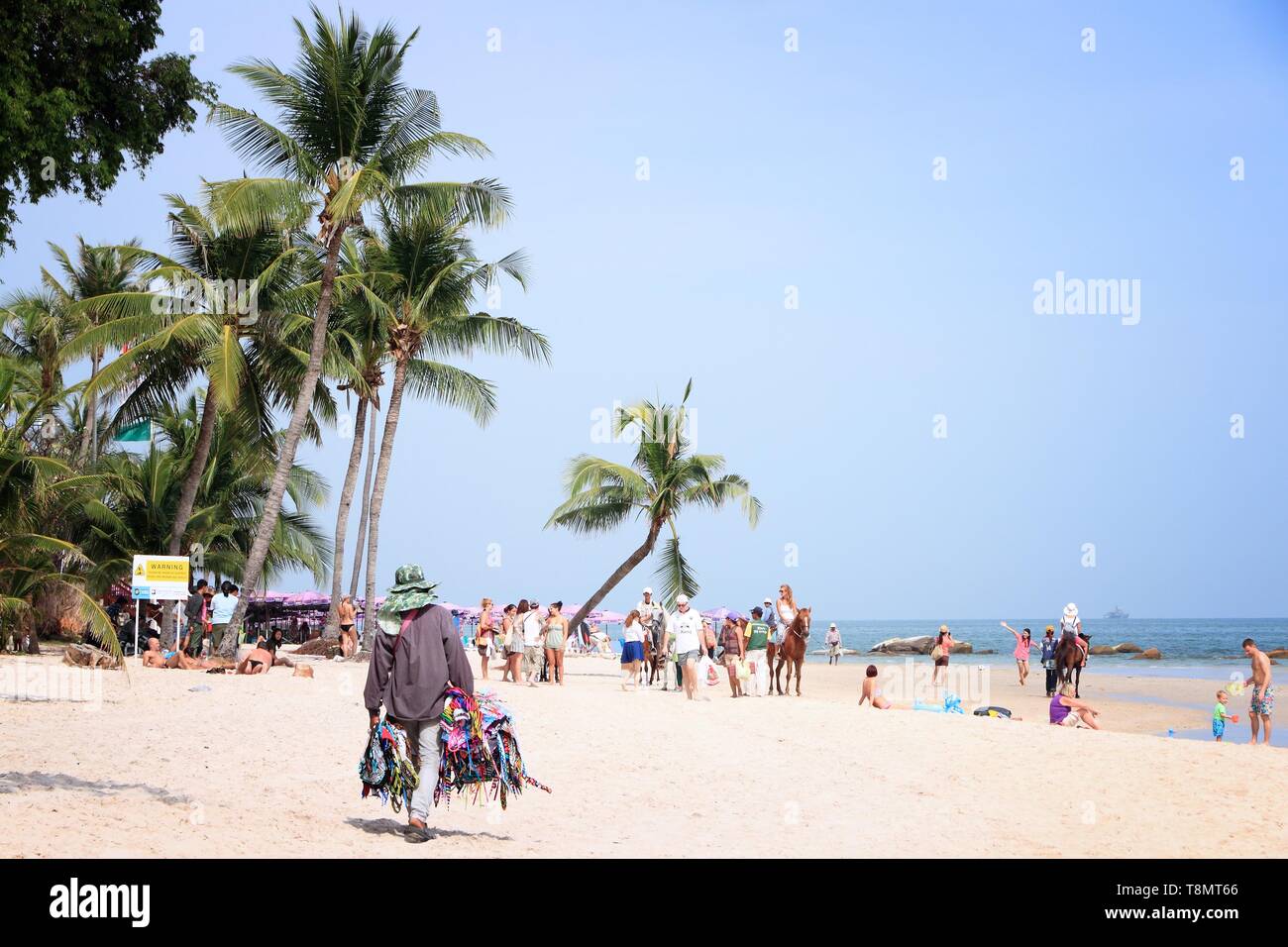 HUA HIN, THAÏLANDE - 14 décembre 2013 : visite de sable à Hua Hin, Thaïlande. Hua Hin est l'une des stations balnéaires les plus populaires en Thaïlande avec une signif Banque D'Images