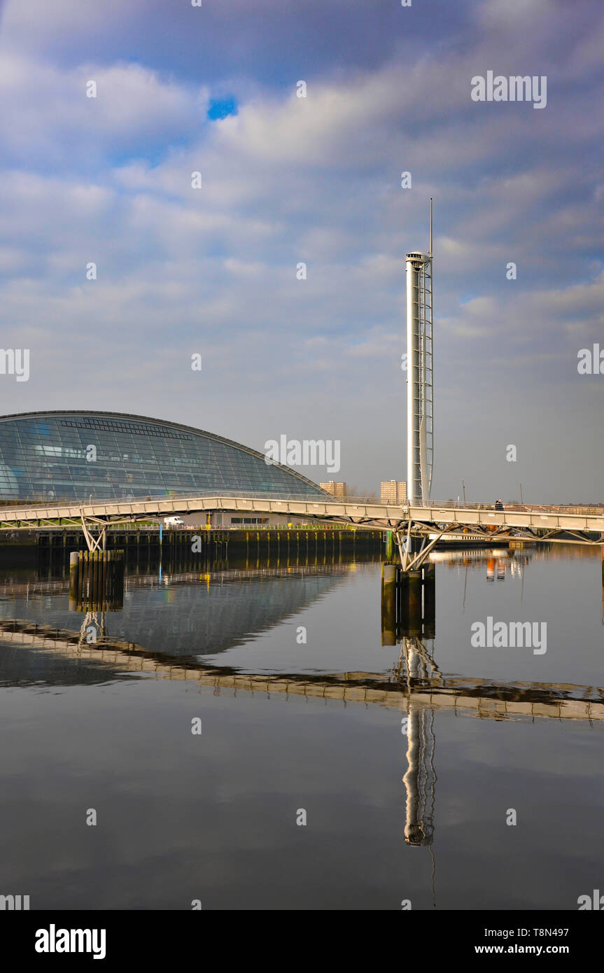 Réflexions sur la rivière Clyde,Glasgow Banque D'Images