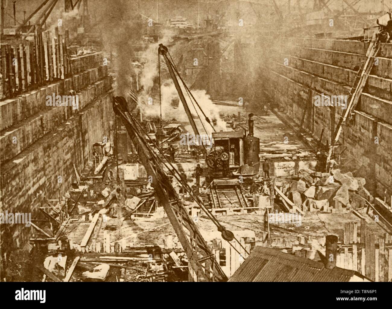 "La construction d'une cale sèche à Swansea', c1930. Créateur : Inconnu. Banque D'Images