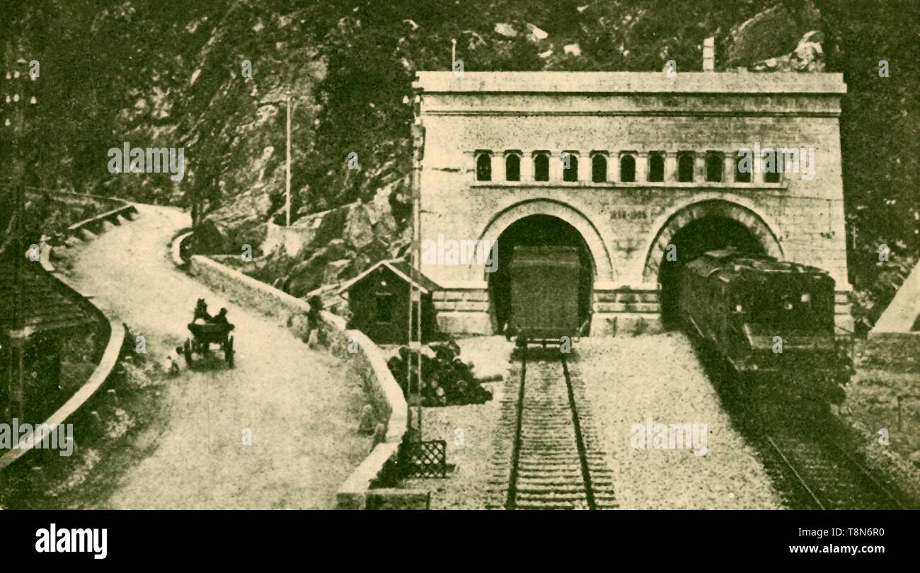 'Entrée du Tunnel du Simplon (12 1/2 milles de long) reliant la Suisse et l'Italie', c1930. Créateur : Inconnu. Banque D'Images