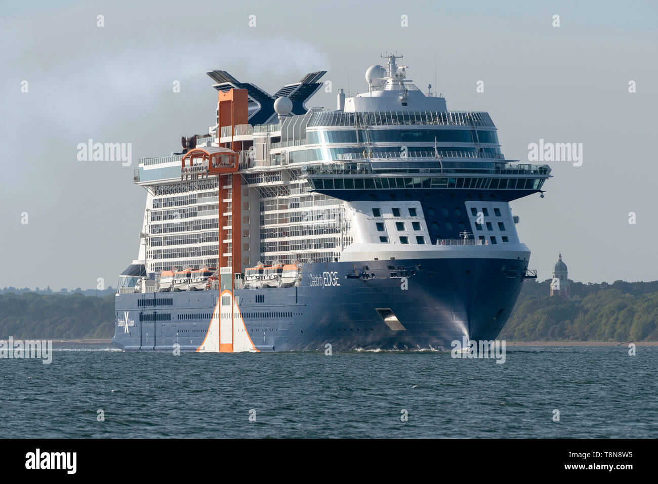 Southampton, England, UK. Mai 2019. Le navire de croisière de célébrité en cours sur Southampton Water Banque D'Images