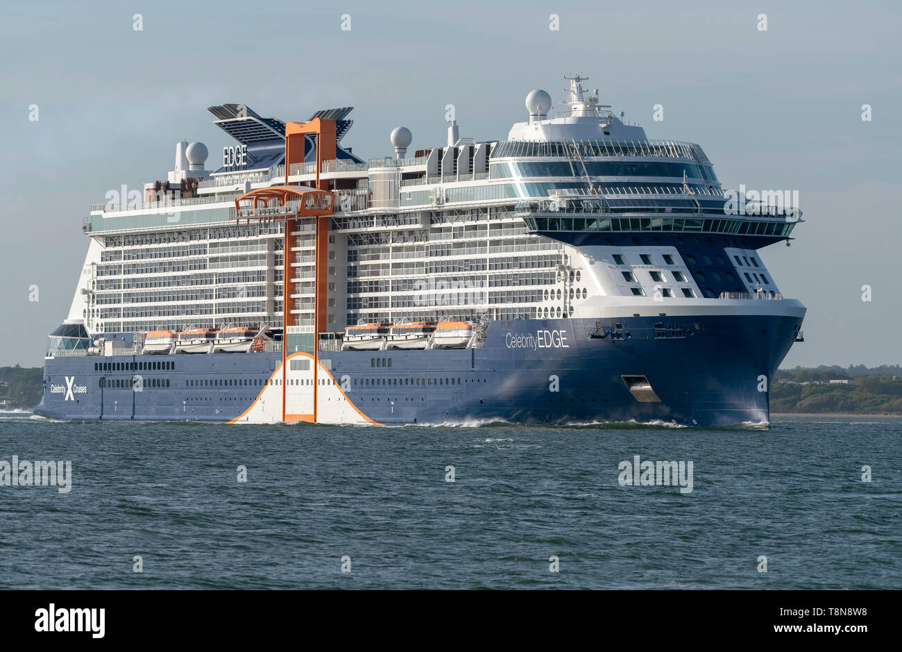 Southampton, England, UK. Mai 2019. Le navire de croisière de célébrité en cours sur Southampton Water Banque D'Images
