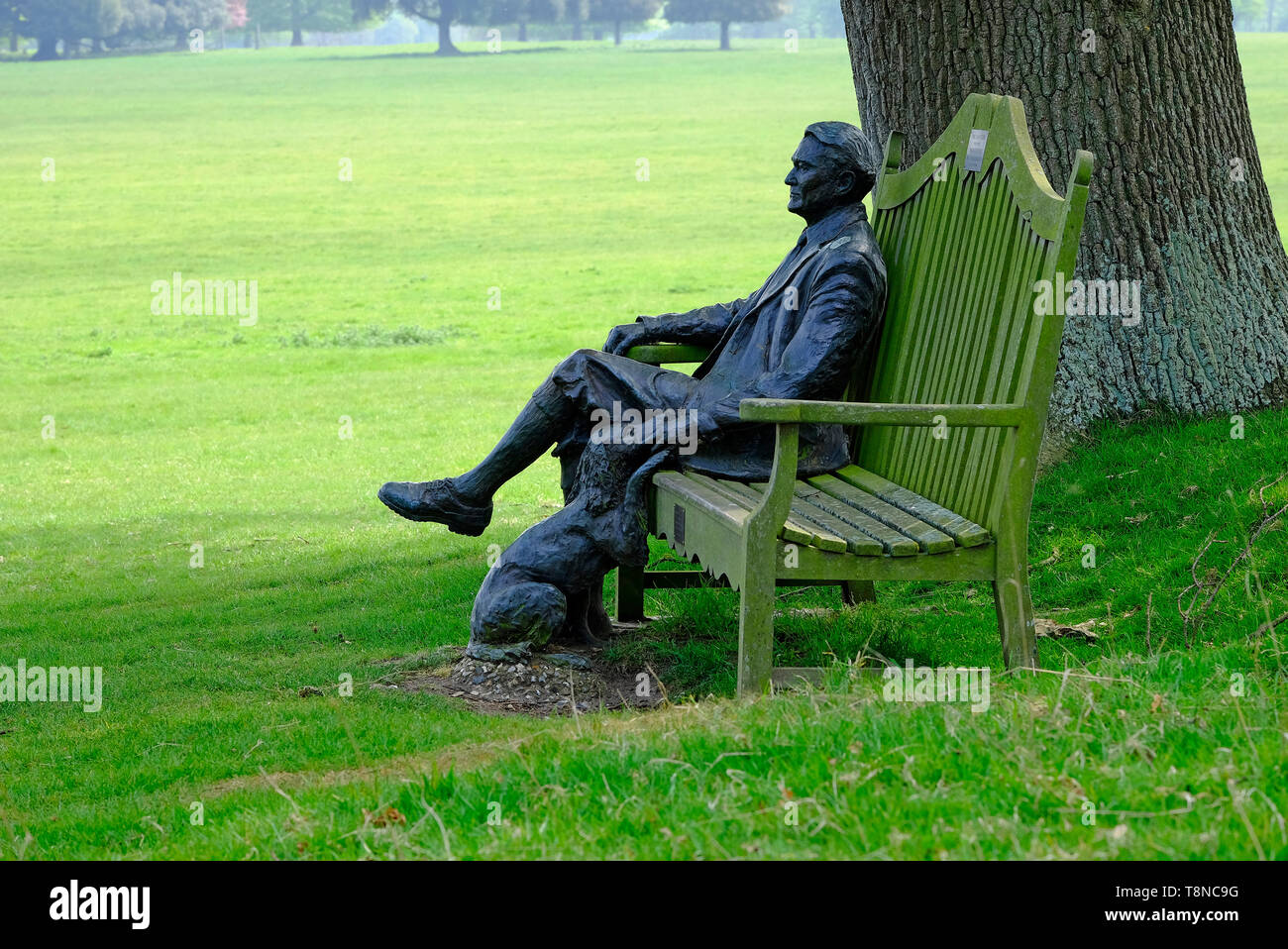 Man On Bench Bronze Sculpture Banque d'image et photos Alamy
