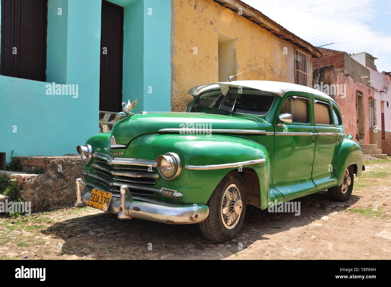 La Havane, Cuba - 28 avril 2010 Green Plymouth Oldtimer voiture dans les rues de La Havane une ville cubaine à Cuba, oldtimer voitures sont encore en usage en raison de la Banque D'Images