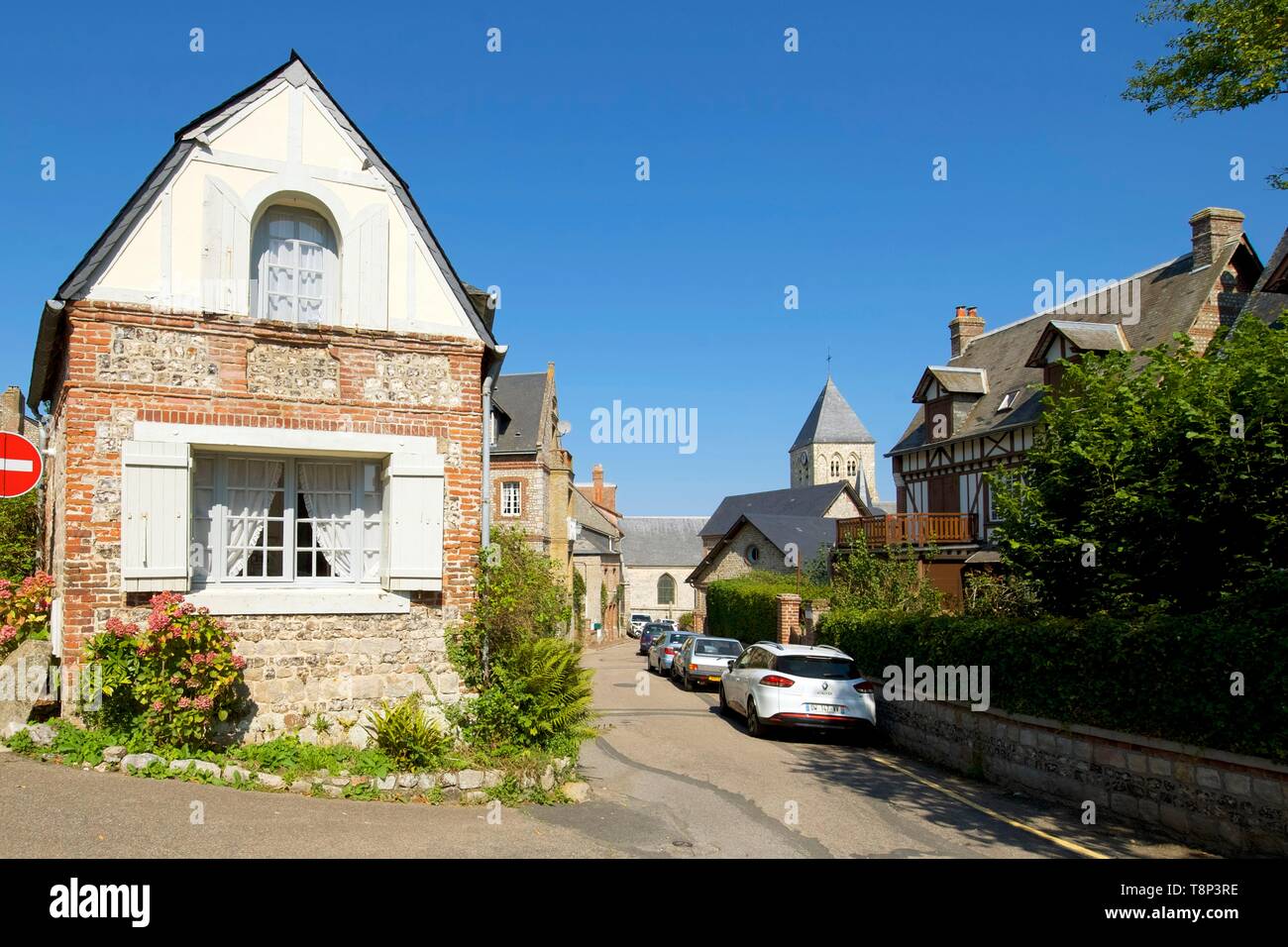 France, Seine Maritime, Pays de Caux, Cote d'Albatre (Côte d'Albâtre, Veules les Roses), Les Plus Beaux Villages de France, le village de Veules les Roses Veules est traversé par le célèbre fleuve, pour la courte durée de son cours (1100 m) Banque D'Images