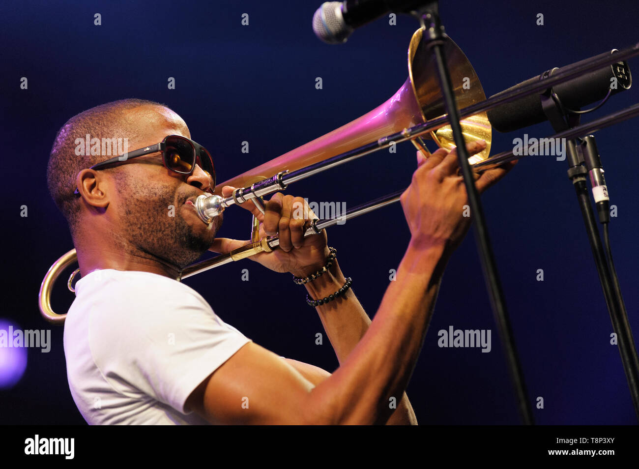 Troy Andrews aka Trombone Shorty en spectacle avec son groupe, Orleans Avenue au Festival Womad, Charlton Park, Malmesbury, UK. 25 juil 2014 Banque D'Images