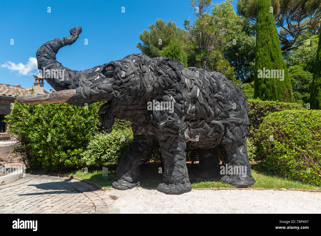 Sculpture d'un éléphant dans le parc du Chateau de la Napoule, Mandelieu-la-Napoule, Var, Provence-Alpes-Côte d'Azur, France, Europe Banque D'Images