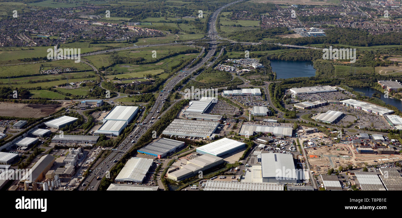 Vue aérienne de l'A282 (M25) de devenir à la sortie 30 Nord jusqu'à la rencontre de la A13, Thurrock, Essex Banque D'Images