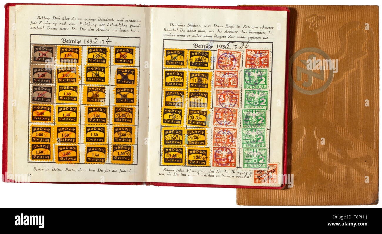 Un certificat pour l'insigne d'honneur d'or, l'adhésion au parti d'adresses et d'autres documents de la partie états Georg Mayer Le certificat de propriétaire avec de petites larmes pour les numéro de membre '10156' publié sur '23. Dezember 1933' avec 'Schwarz signature d'encre'. Les membres du parti livre aussi avec le no '10156', photo et civil signature autographiée de Hitler et de Schwarz. L'adhésion à la VSB à partir de 31 octobre 1934, trois cartes postales (fine portrait photo avec médaille d'honneur appliquée, les deux autres ceux d'une partie) de l'événement et une petite photo de groupe avec Ernst Röhm. Son Editorial-Use, seule Banque D'Images