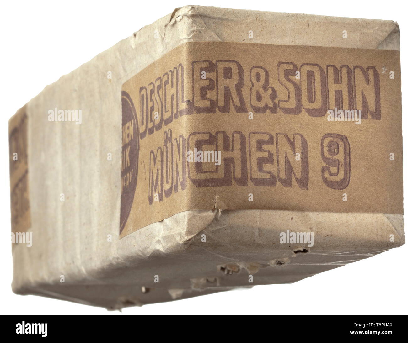 Croix du Mérite de guerre 10 1re classe par la médaille Munich bouilloire Deschler pièce soit en cas de présentation noir d'origine, toujours enroulé dans le document d'expédition d'origine avec des banderoles imprimées 'Deschler & Sohn München 9 Prägewerk Abzeichen Fabrik'. Dans un emballage fermé d'origine, état de conservation. Les cas sont d'une version avec de l'acier appuyez sur les boutons, le cas ordinaire de la "Fonds eschler' sont soi-disant "la moitié des cas, sans appuyer sur le bouton historique., historique, médaille, décoration, Médailles, décorations, d'un insigne d'honneur, d'un insigne d'honneur, les insignes d'honneur, Additional-Rights Clearance-Info,--Not-Available Banque D'Images Croix du Mérite de guerre 10 1re classe par la médaille Munich bouilloire Deschler pièce soit en cas de présentation noir d'origine, toujours enroulé dans le document d'expédition d'origine avec des banderoles imprimées 'Deschler & Sohn München 9 Prägewerk Abzeichen Fabrik'. Dans un emballage fermé d'origine, état de conservation. Les cas sont d'une version avec de l'acier appuyez sur les boutons, le cas ordinaire de la "Fonds eschler' sont soi-disant "la moitié des cas, sans appuyer sur le bouton historique., historique, médaille, décoration, Médailles, décorations, d'un insigne d'honneur, d'un insigne d'honneur, les insignes d'honneur, Additional-Rights Clearance-Info,--Not-Available Banque D'Images