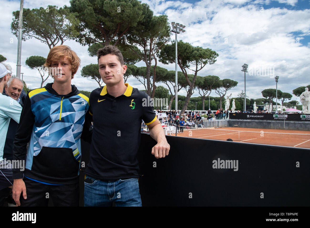 Athlète italien Filippo Tortu rencontrez Jannik pécheur avant sa session de formation pendant l'Internazionali BNL D'Italia Italian Open au Foro Italico, Rome, Italie, le 8 mai 2019. Photo par Giuseppe maffia. Banque D'Images