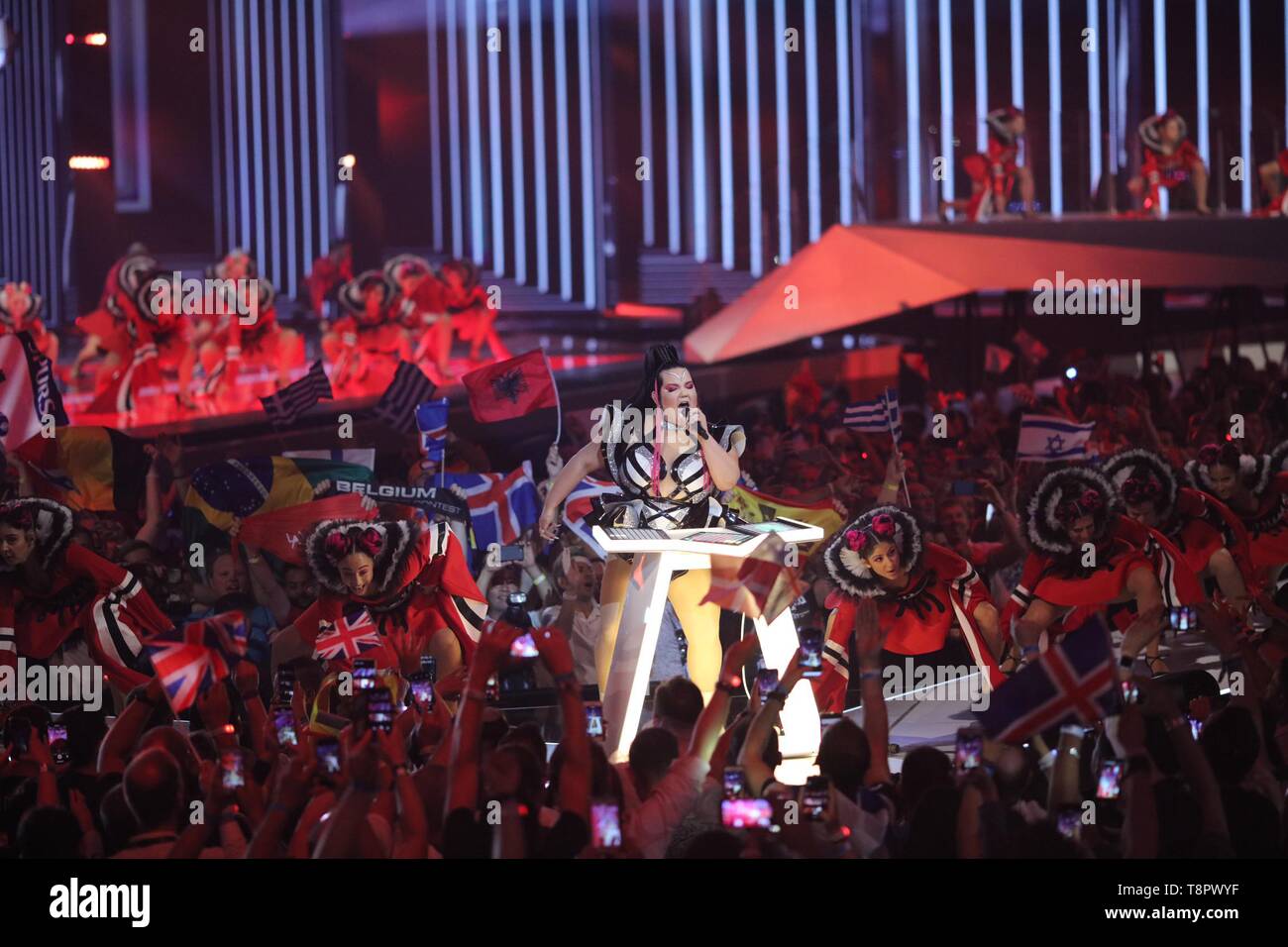 Tel Aviv, Israël. 14 mai, 2019. Netta Barzilai, le gagnant du prix de l'Eurovision 2018, effectue au cours de la première demi-finale du Concours Eurovision de la Chanson 2019. Credit : Ilia Efimovitch/dpa/Alamy Live News Banque D'Images