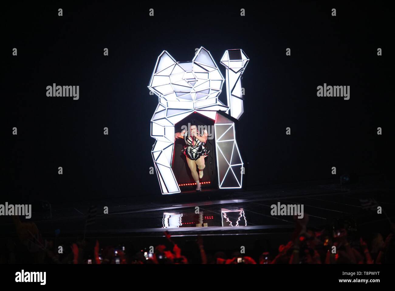 Tel Aviv, Israël. 14 mai, 2019. Netta Barzilai, le gagnant du prix de l'Eurovision 2018, effectue au cours de la première demi-finale du Concours Eurovision de la Chanson 2019. Credit : Ilia Efimovitch/dpa/Alamy Live News Banque D'Images