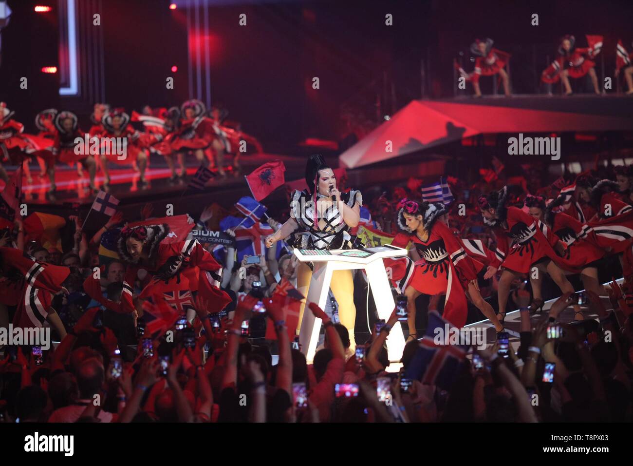 Tel Aviv, Israël. 14 mai, 2019. Netta Barzilai, le gagnant du prix de l'Eurovision 2018, effectue au cours de la première demi-finale du Concours Eurovision de la Chanson 2019. Credit : Ilia Efimovitch/dpa/Alamy Live News Banque D'Images