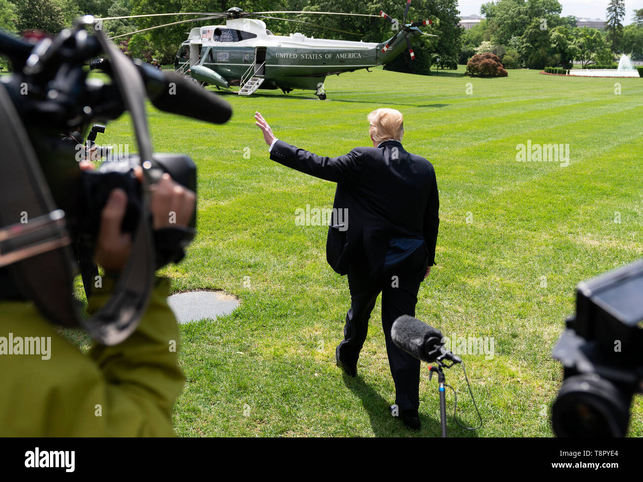 Le Président des Etats-Unis, Donald J. Trump quitte la Maison Blanche à Washington, DC, le 14 mai 2019, dirigé à des fins politiques et des événements de collecte de fonds en Louisiane. Crédit : Chris Kleponis/CNP /MediaPunch Banque D'Images