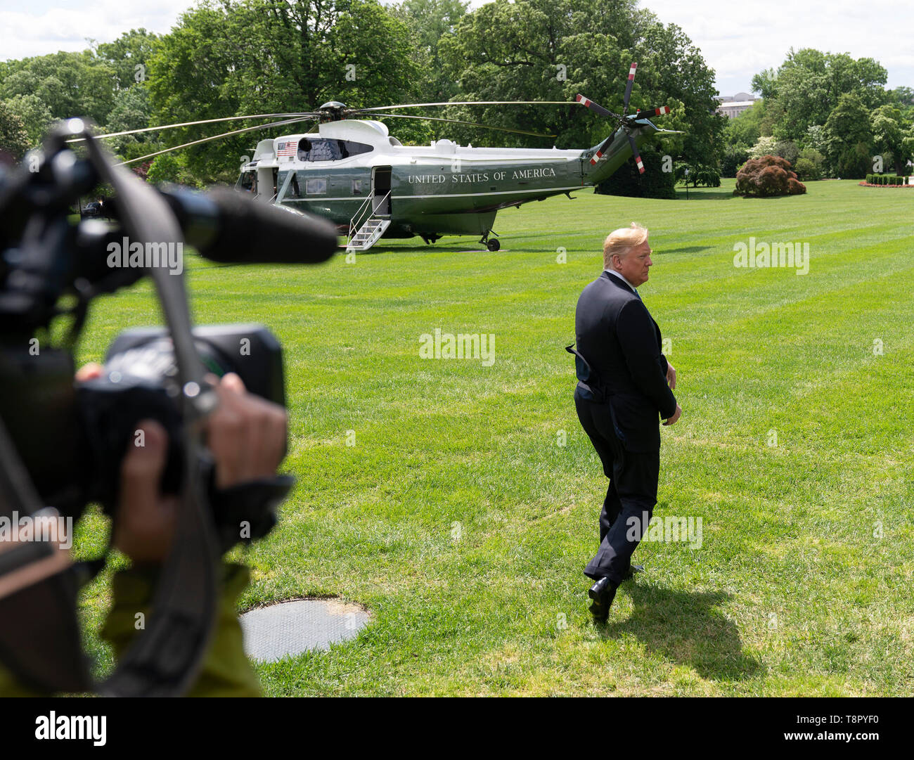 Le Président des Etats-Unis, Donald J. Trump quitte la Maison Blanche à Washington, DC, le 14 mai 2019, dirigé à des fins politiques et des événements de collecte de fonds en Louisiane. Crédit : Chris Kleponis/CNP /MediaPunch Banque D'Images