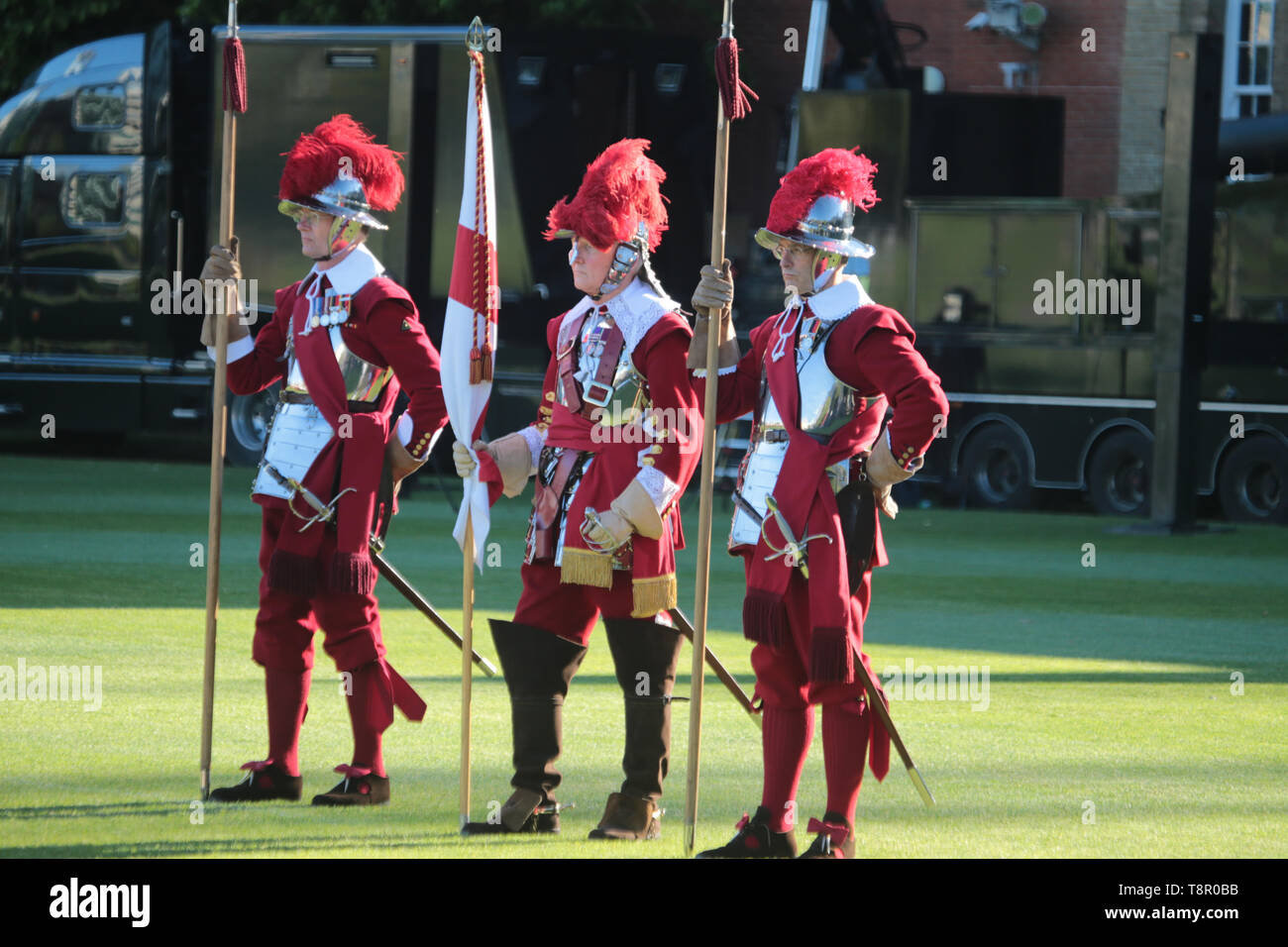 Londres 14 mai 2019 L'Honorable Artillery Company ('l'entreprise' ou 'la HAC') a été constituée par une charte royale du Roi Henry VIII le 25 août 1537. La société a été enregistrée comme organisme de bienfaisance en 1964 (charity no. 208443) 'pour l'exercice militaire et de formation et pour la meilleure défense du royaume". Aujourd'hui, il ouvre ses portes pour la soirée portes ouvertes annuelles. Les spectateurs ont été traités à l'affiche, avec la pyrotechnie militaire et des coups militaires, stands, d'hélicoptères et de véhicules blindés. De plus, le Régiment Royal de Londres et Yeomanry arena affiche, un saut en parachute à l'artillerie les jardins Banque D'Images