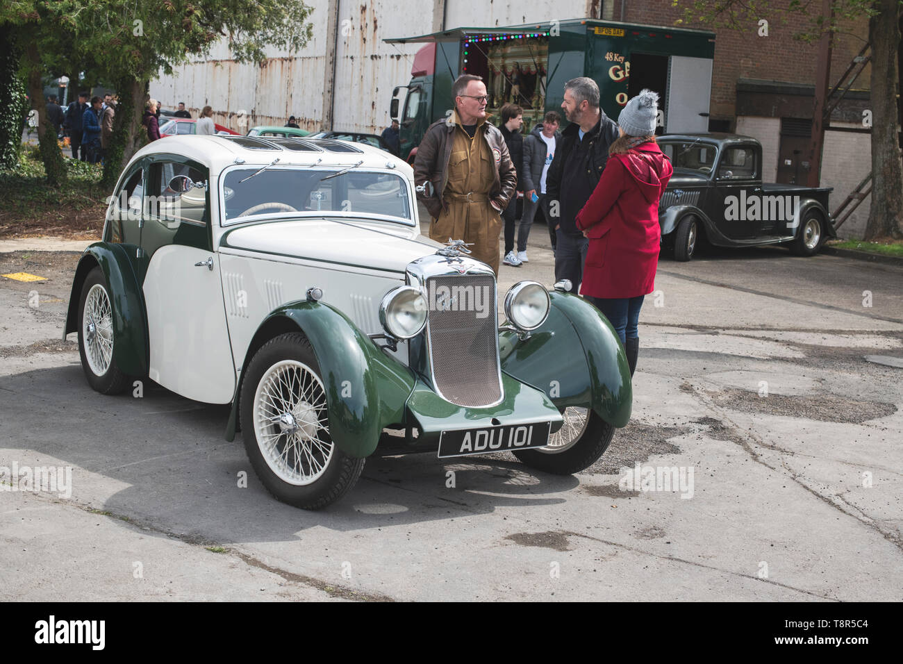 Hillman minx Vintage aero voiture et de passionnés à Bicester Heritage Centre 'Drive il Day'. Bicester, Oxfordshire, Angleterre. Vintage filtre appliqué Banque D'Images