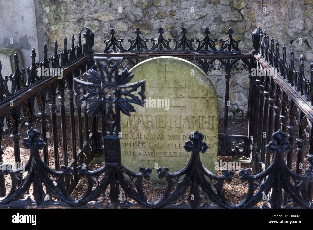 France, Indre et Loire, Vallée de la Loire classée au Patrimoine Mondial de l'UNESCO, Amboise, Château d'Amboise, dans le cimetière d'Amboise la tombe d'un membre musulman de la suite de l'émir Abd El Kader et baptisé Marie Banque D'Images