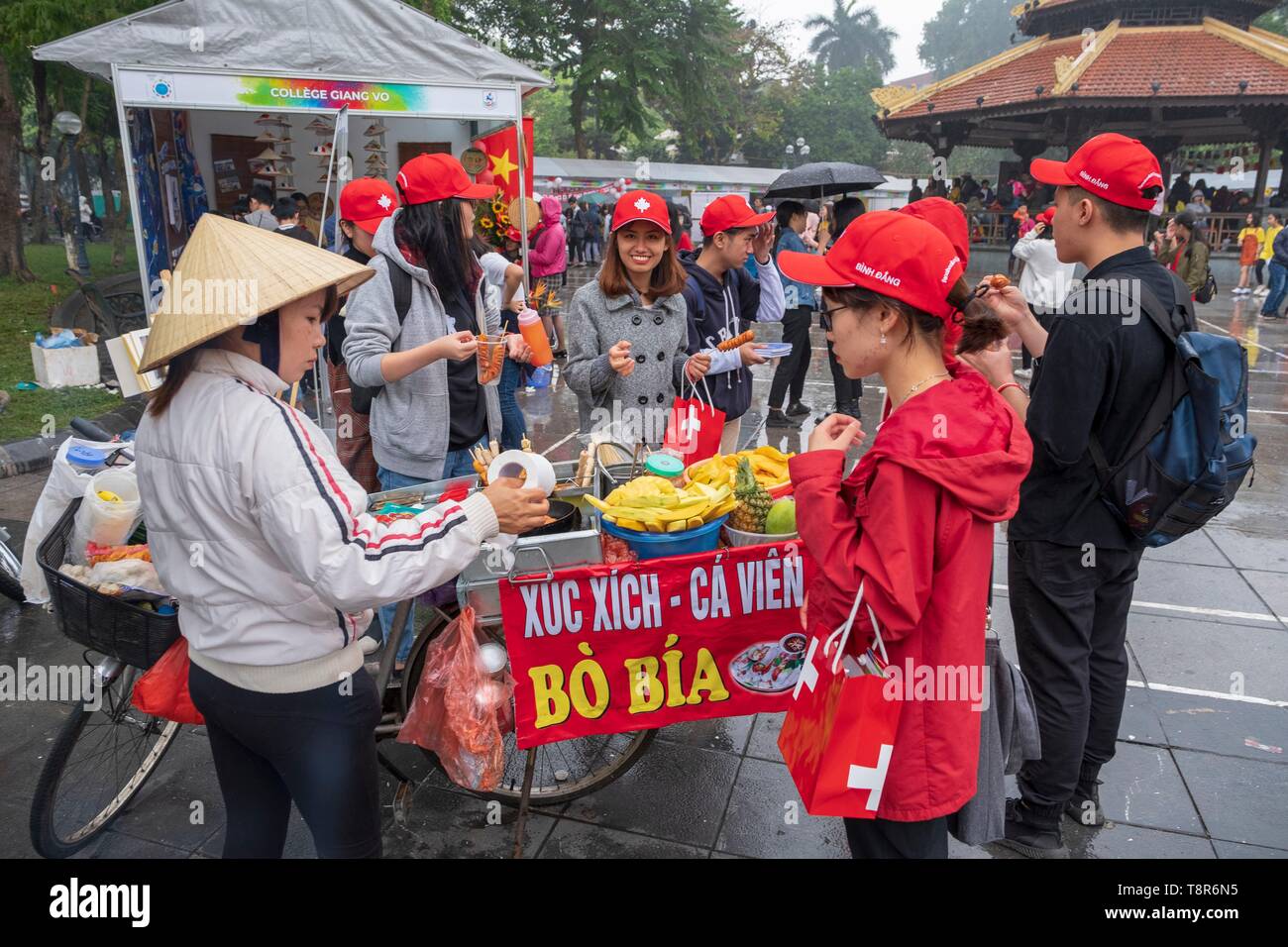 Vietnam, Delta du Fleuve Rouge, Hanoi, street food Banque D'Images