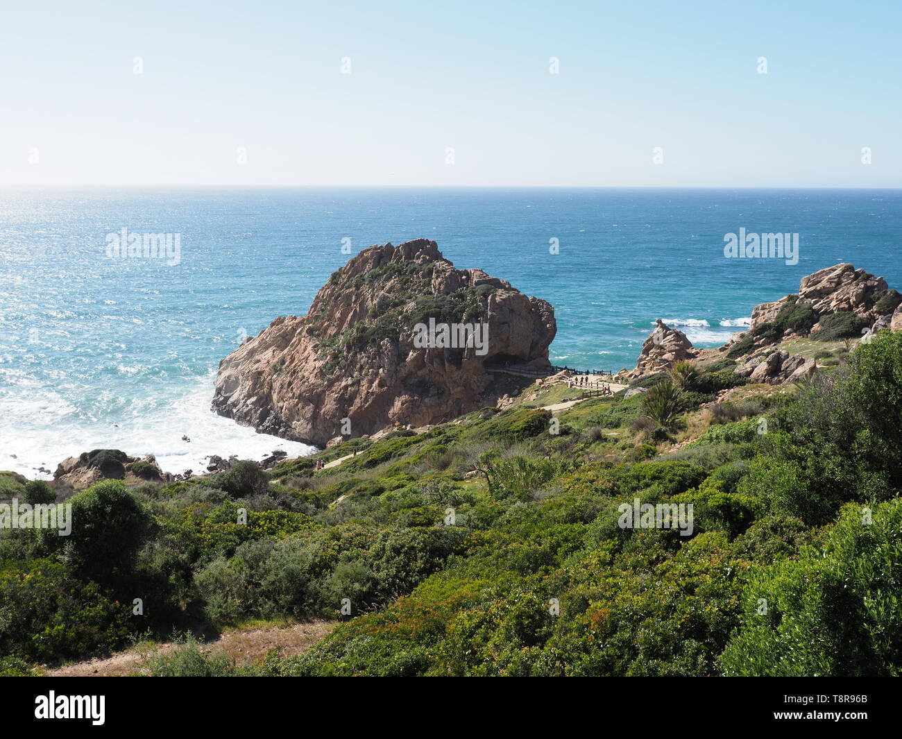 Vue panoramique du paysage africain le Cap Spartel à travers le détroit de Gibraltar avec l'Espagne à distance au Maroc Banque D'Images