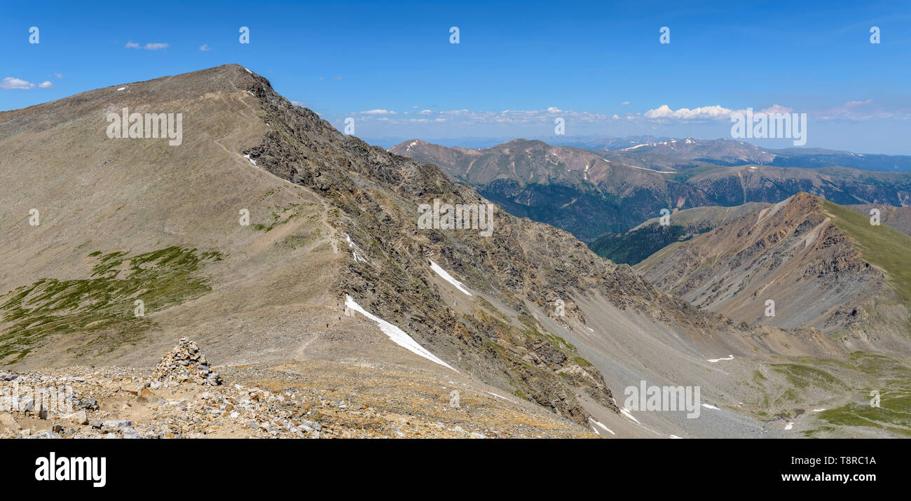 Torreys Peak - une vue panoramique sur les pentes sud de Torreys Peak (14 267 ft), vu depuis le sommet de Grays Peak (14 270 ft), Colorado, USA. Banque D'Images