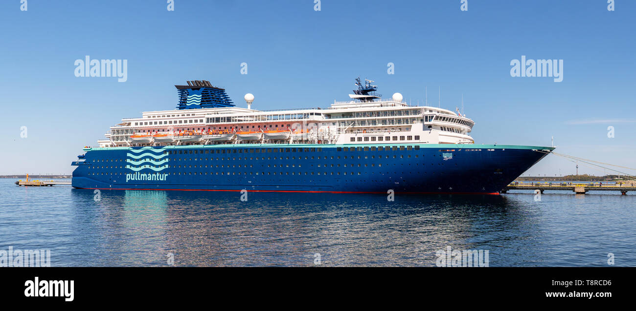 Bateau de croisière MV Zenith de la flotte Pullmantur Cruises amarré dans Vanasadam Le port de Tallinn en Estonie. Bateau de croisière dans la mer Baltique. Banque D'Images