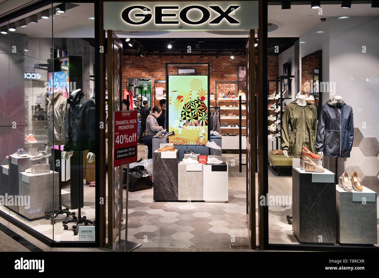 salto Extreme armoede schermutseling Geox store Banque de photographies et d'images à haute résolution - Alamy