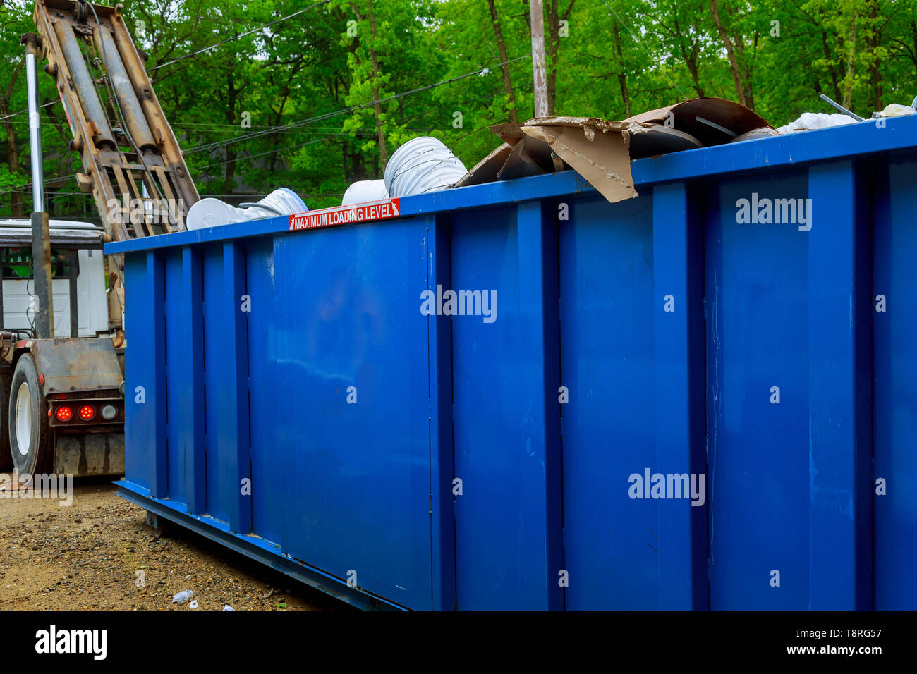 Blu poubelle, recyclage des déchets Le recyclage des déchets contenant de l'écologie et l'environnement Banque D'Images