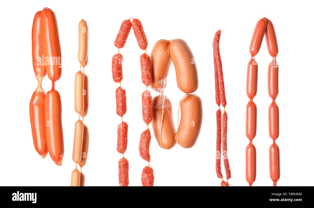 Différents types de saucisses sur fond blanc Banque D'Images