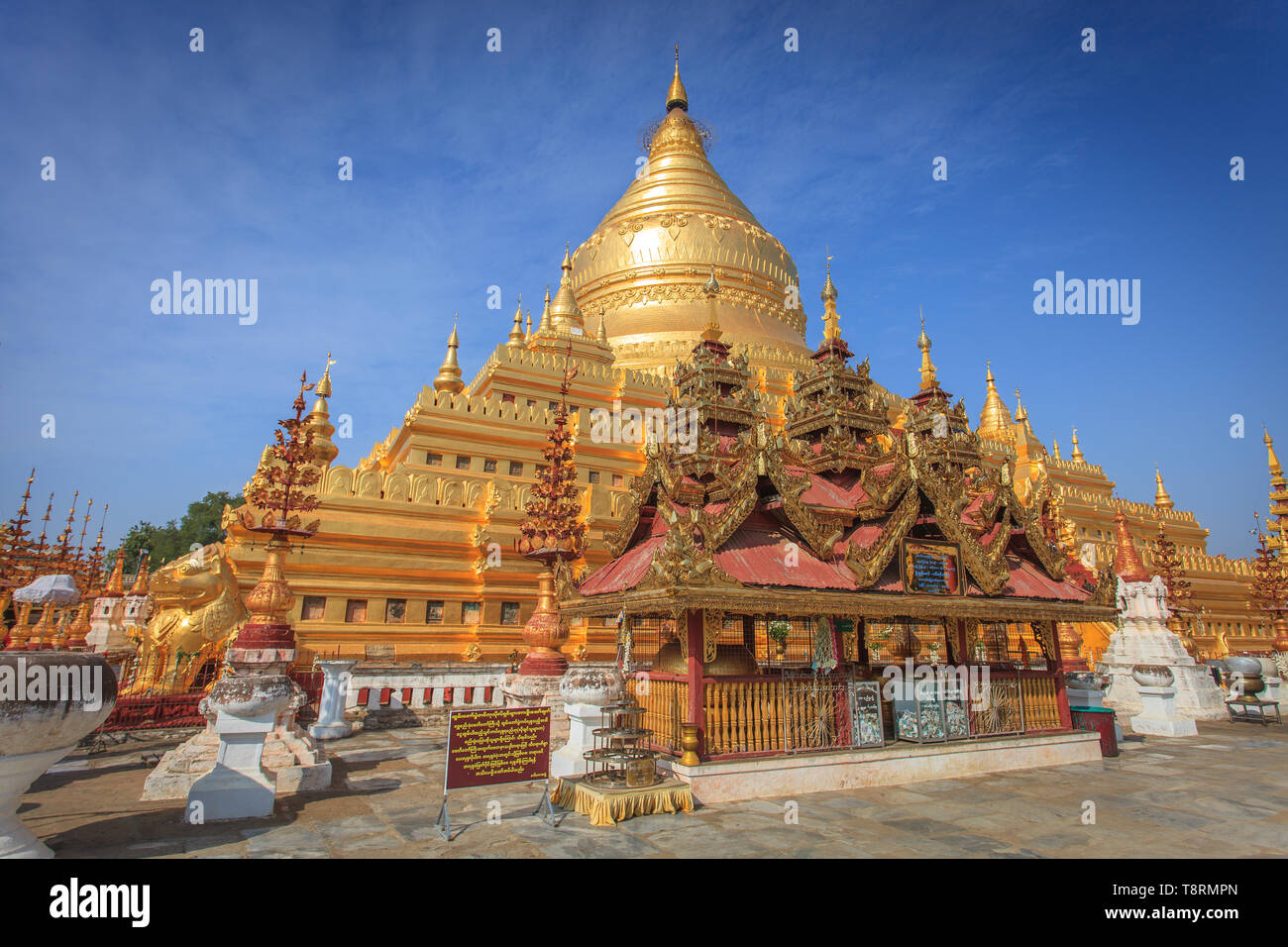La pagode Shwezigon à Bagan (Myanmar) Banque D'Images
