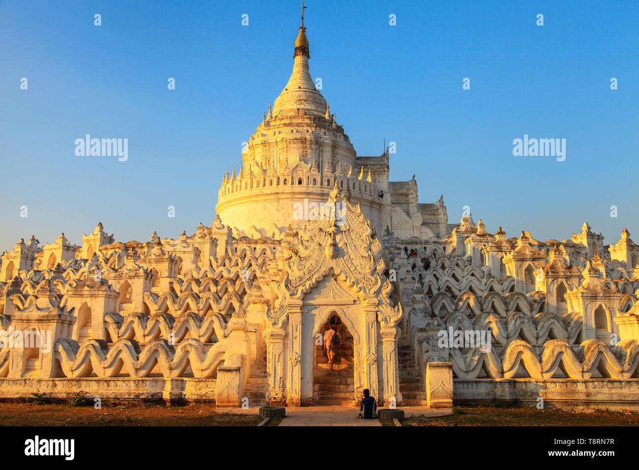Mya Thein Tan pagode dans le vilalge de Mingun Banque D'Images
