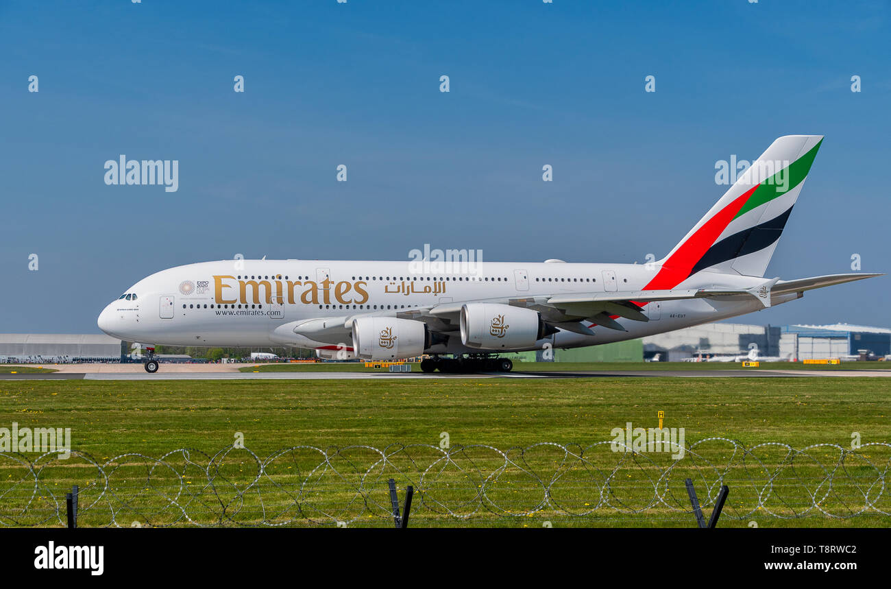 MANCHESTER, Royaume-Uni - 20 avril 2019 : Emirates Airbus A380 prêt à décoller Banque D'Images