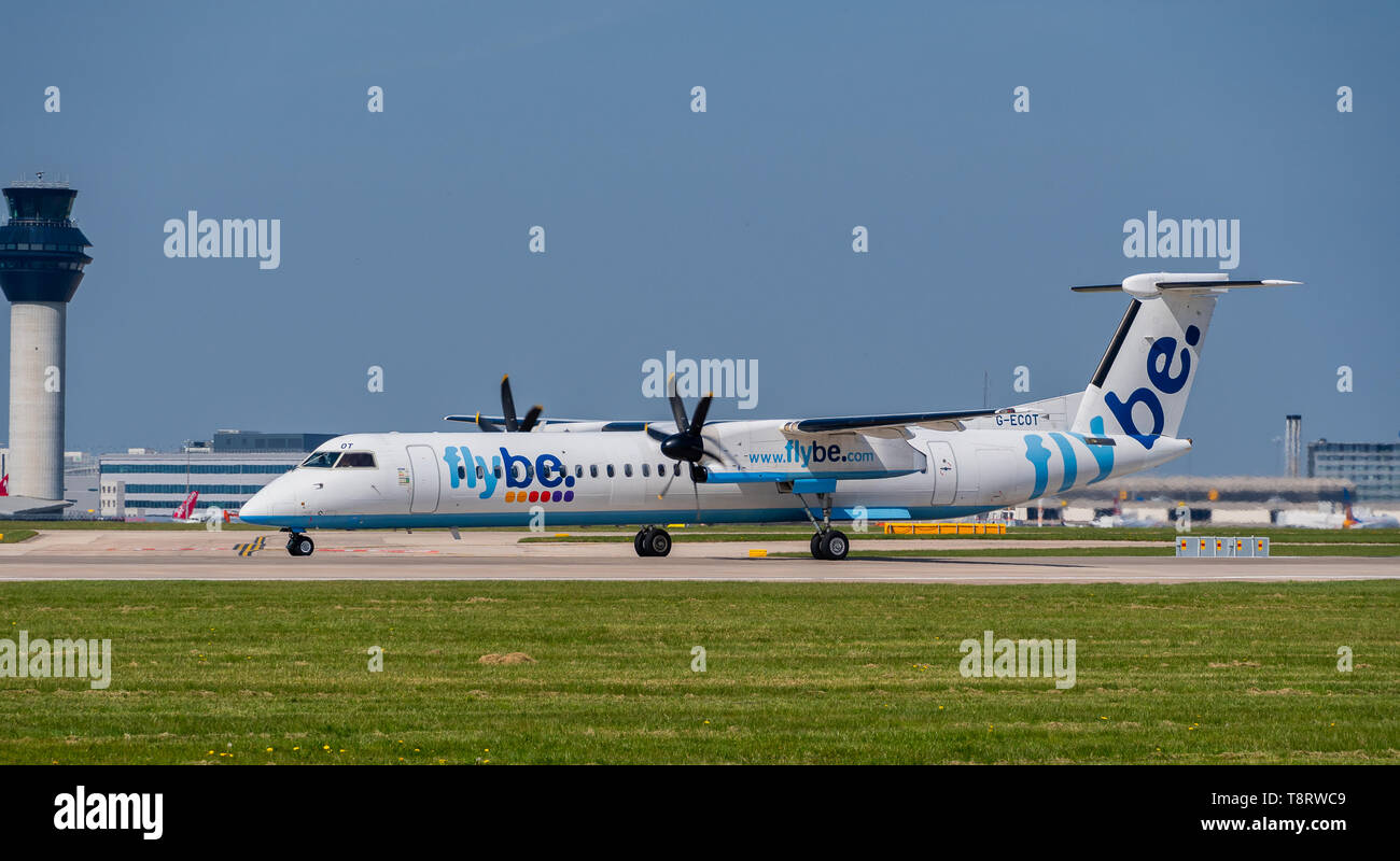 MANCHESTER, Royaume-Uni - 20 avril 2019 : Flybe Bombardier Dash 8 Q400 prêt pour le départ Banque D'Images