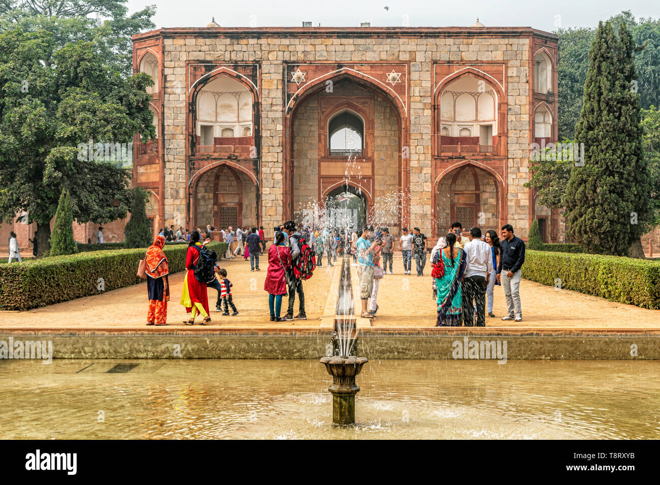 Delhi, Inde - 10 Nov 2018 : les touristes visitant Humayun Tomb complex UNESCO World Heritage site construit au 16ème siècle et situé dans la région de Nizamuddin East, D Banque D'Images