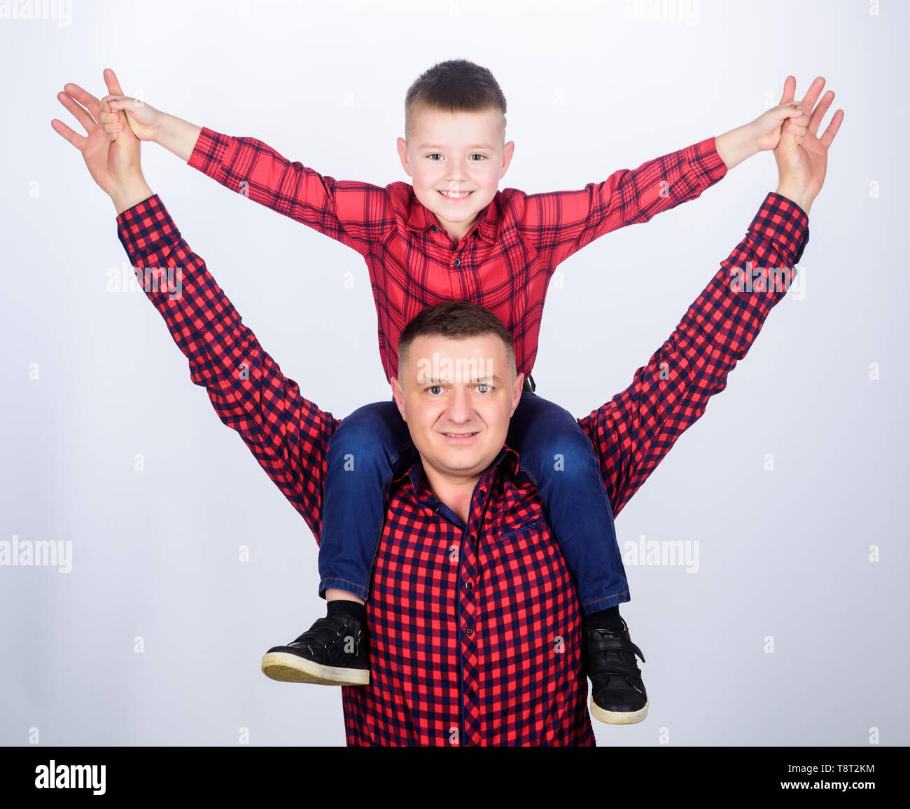 Petit P re Fils red shirts famille regarde tenue. quitation pour