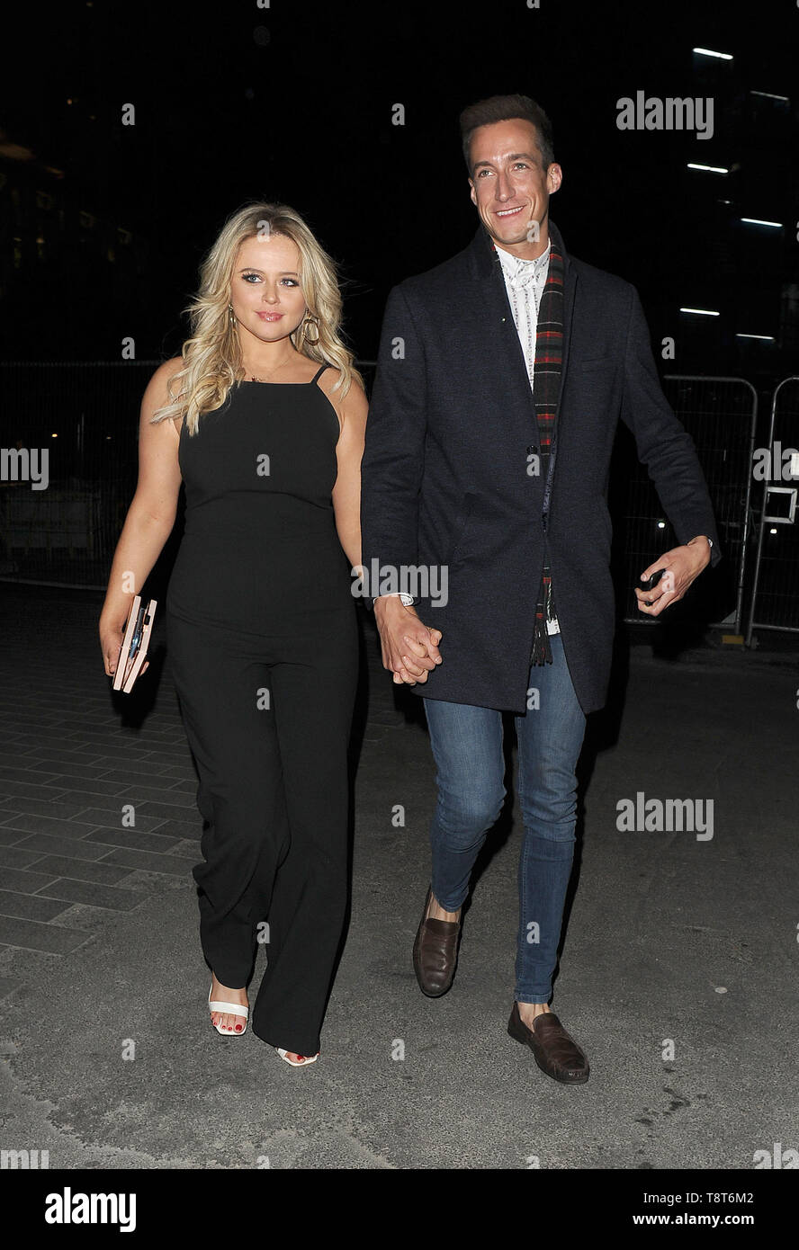 Emily Atack est vu pour la première fois, avec son nouveau copain. Le couple marchait main dans la main, comme ils ont laissé Vivi restaurant dans le West End, ayant assisté à une fête d'amis musiciens : Rob Emily Atack nom devienne Walt Disney World, où : London, Royaume-Uni Quand : 13 Avr 2019 Crédit : Alexander/WENN.com s Banque D'Images