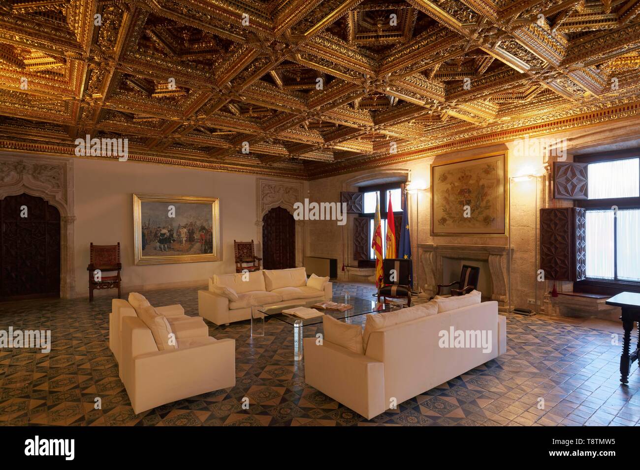 Salon avec plafond à caissons dorés, Palau de la Generalitat, siège du Gouvernement de la région autonome de Valence, Valence, Espagne Banque D'Images