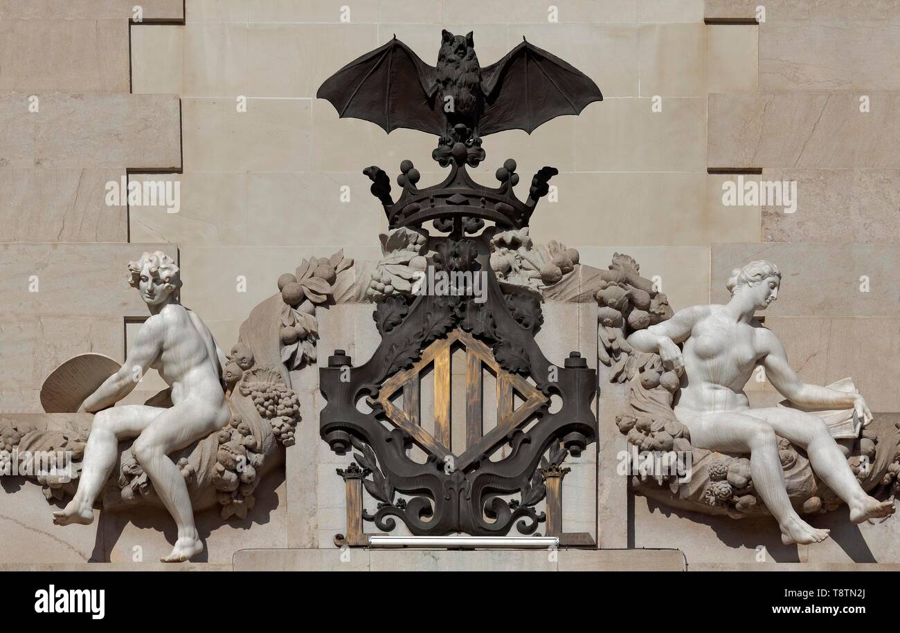 Armoiries de la ville avec les meilleures techniques disponibles et des figures féminines par Mariano Benlliure, City Hall, Ajuntament, Valencia, Espagne Banque D'Images