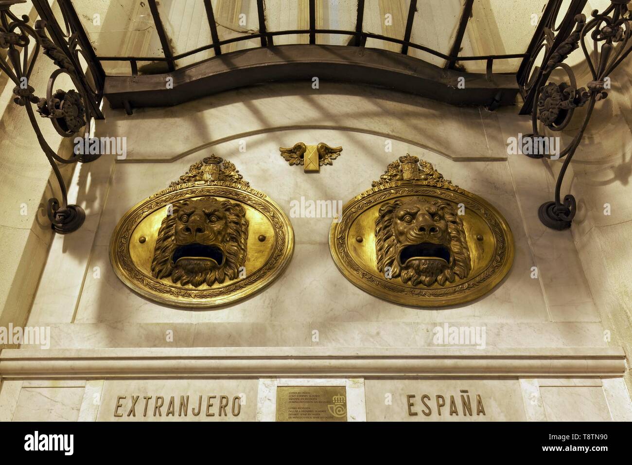 Comme letterslot Lionheads avec bouche, letterbox, Palacio de Communicaciones post building, bâtiment de 1922, Valencia, Espagne Banque D'Images