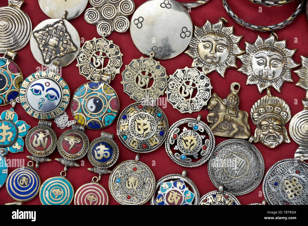 Exposés à la vente à médaillons Durbar Square, Katmandou, Népal Banque D'Images