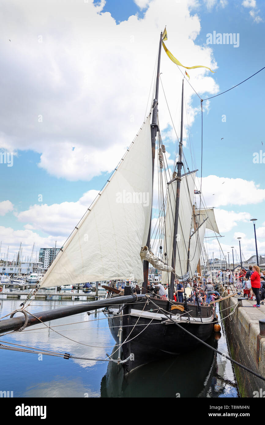À Greyhound navire amarré dans le port de Sutton. Une ligne. Voyages avec des personnes et des marchandises Banque D'Images