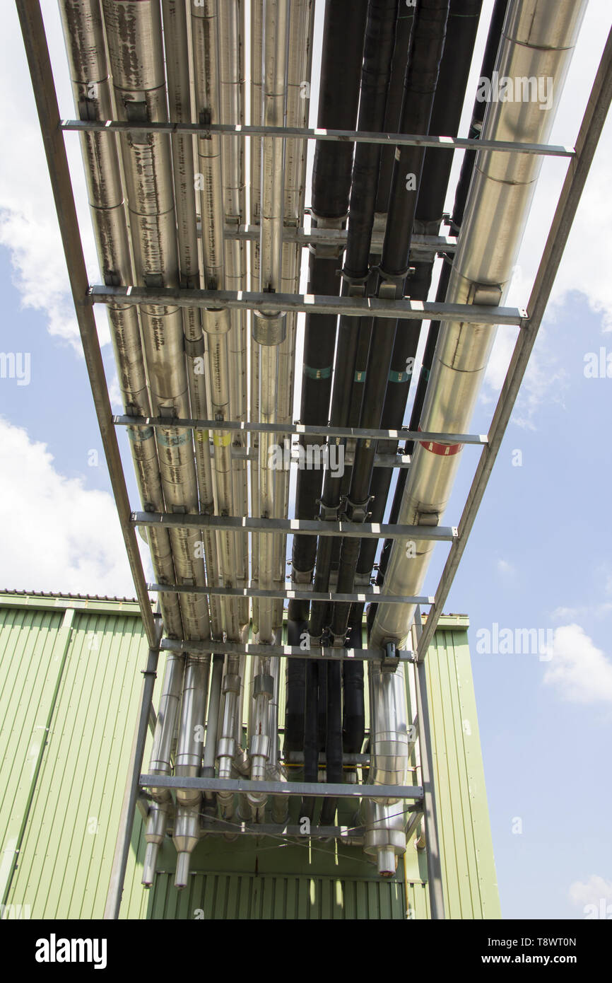 Tubes en métal pour système de ventilation mécanique sur une installation industrielle Banque D'Images