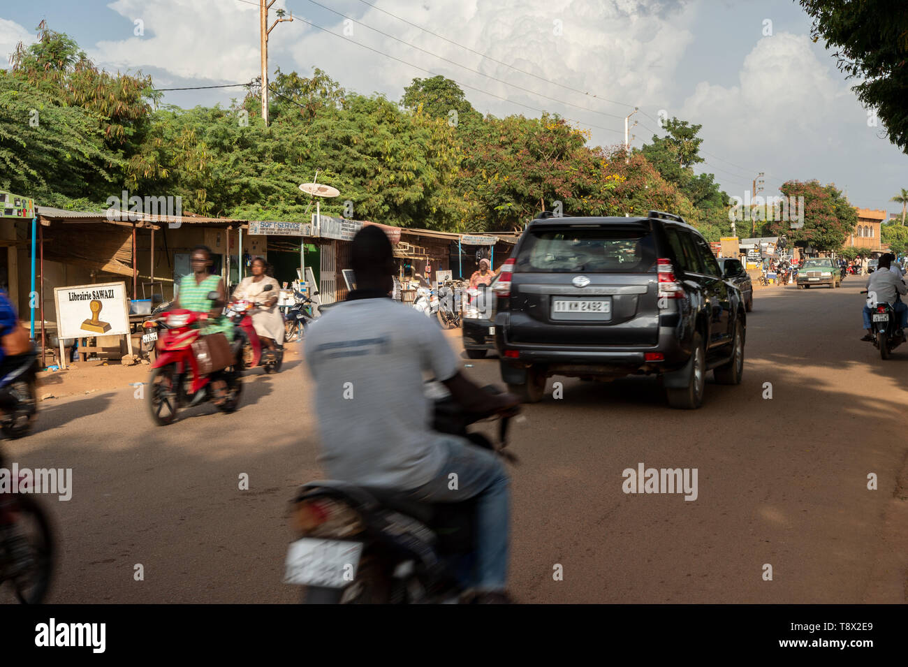 Les gens dans les rues de Ouagadougou, capitale du Burkina Faso, un des pays les plus pauvres de l'Afrique Banque D'Images