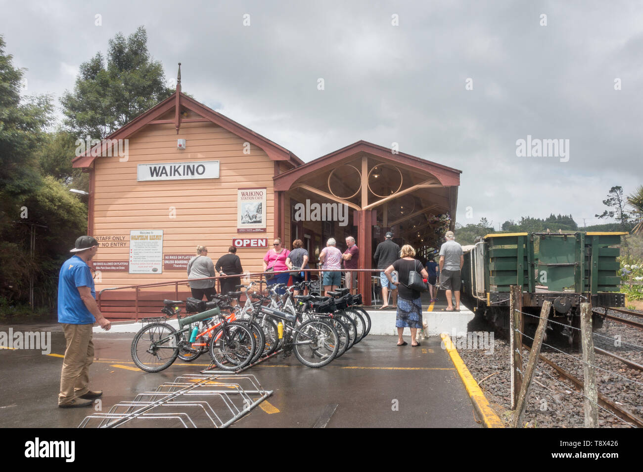 La gare et le café à Waikino sur le patrimoine et le chemin de fer Goldfields Hauraki Rail Trail Banque D'Images