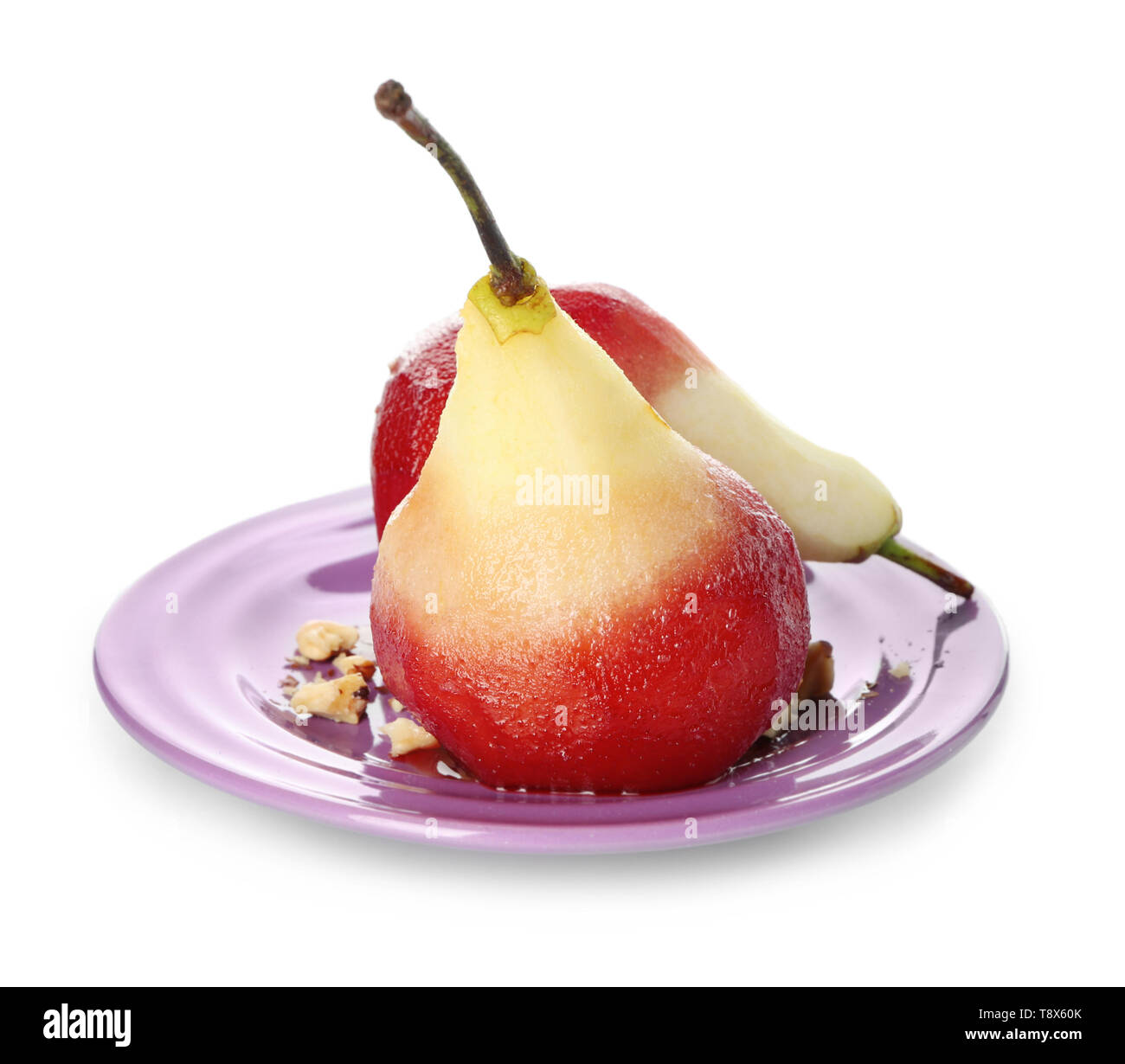 Plaque avec de délicieux confit de poires au vin rouge sur fond blanc Banque D'Images