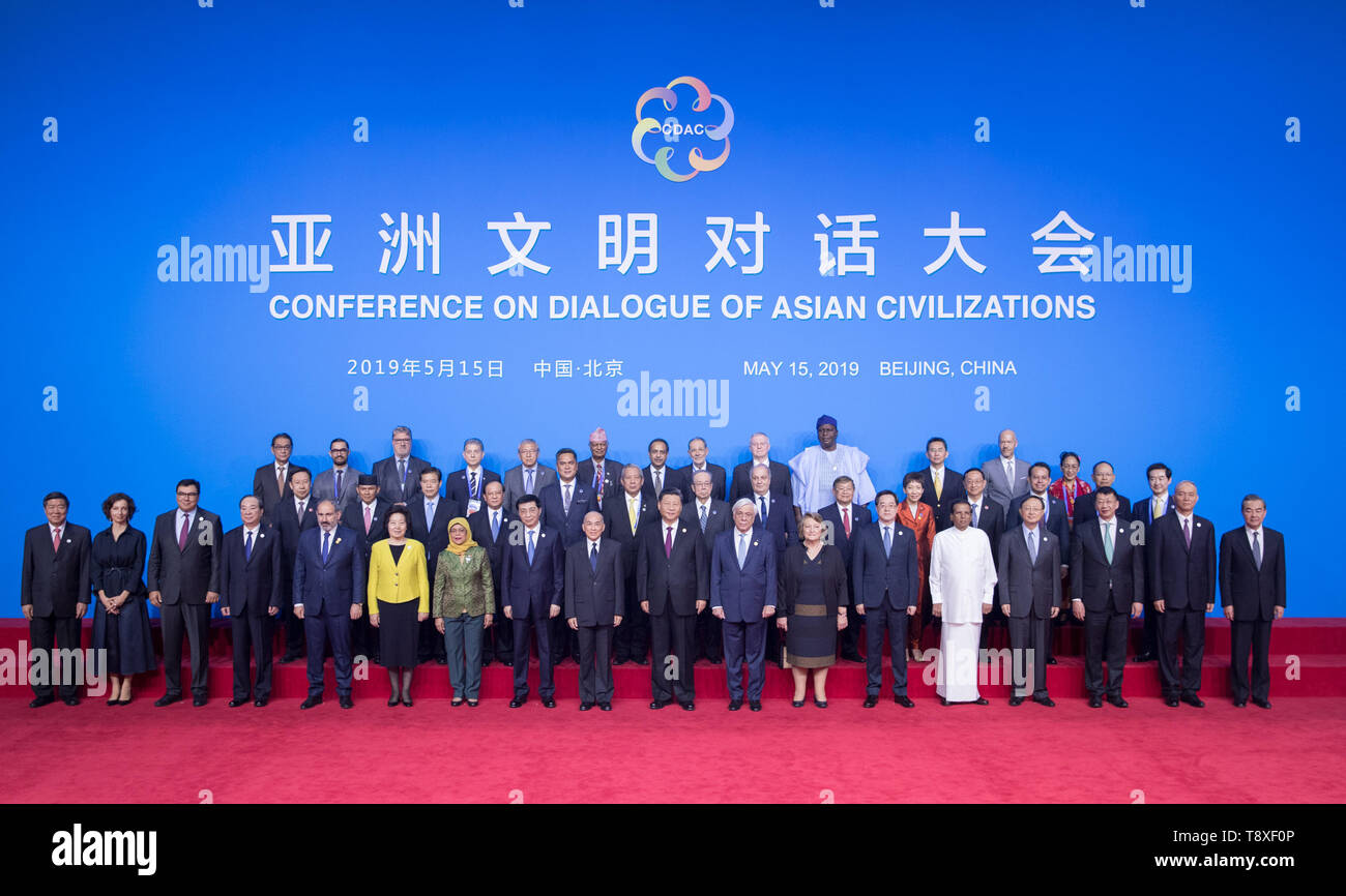 Beijing, Chine. 15 mai, 2019. Les dirigeants chinois et étrangers de poser pour des photos de groupe avec des représentants d'invités avant l'ouverture de la Conférence sur le Dialogue des Civilisations Asiatiques (CADC) au centre de congrès national de Chine à Beijing, capitale de Chine, le 15 mai 2019. Le président chinois Xi Jinping a prononcé un discours mercredi à la cérémonie d'ouverture de la CADC. Credit : Wang Ye/Xinhua/Alamy Live News Banque D'Images