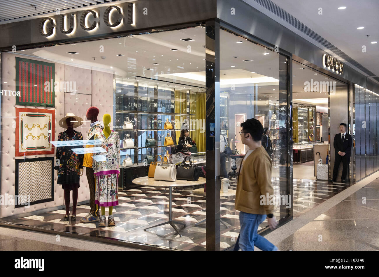 mode de luxe italien Gucci store vu 